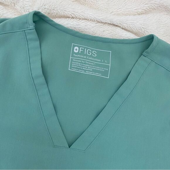 Figs Casma v-neck Jade green 3-pocket scrub top - Picture 5 of 6